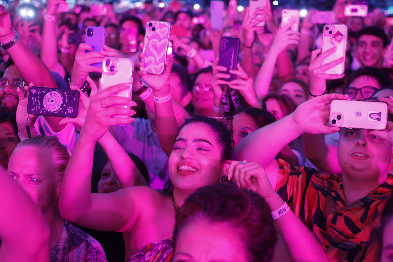 Juan Luis Guerra pone a Valencia a bailar bachata