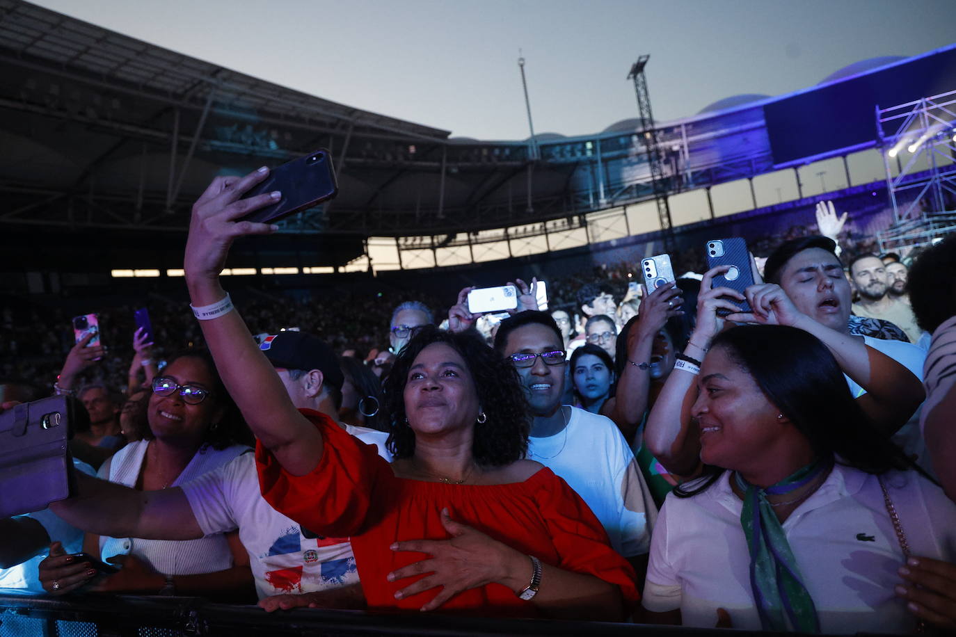 Juan Luis Guerra pone a Valencia a bailar bachata