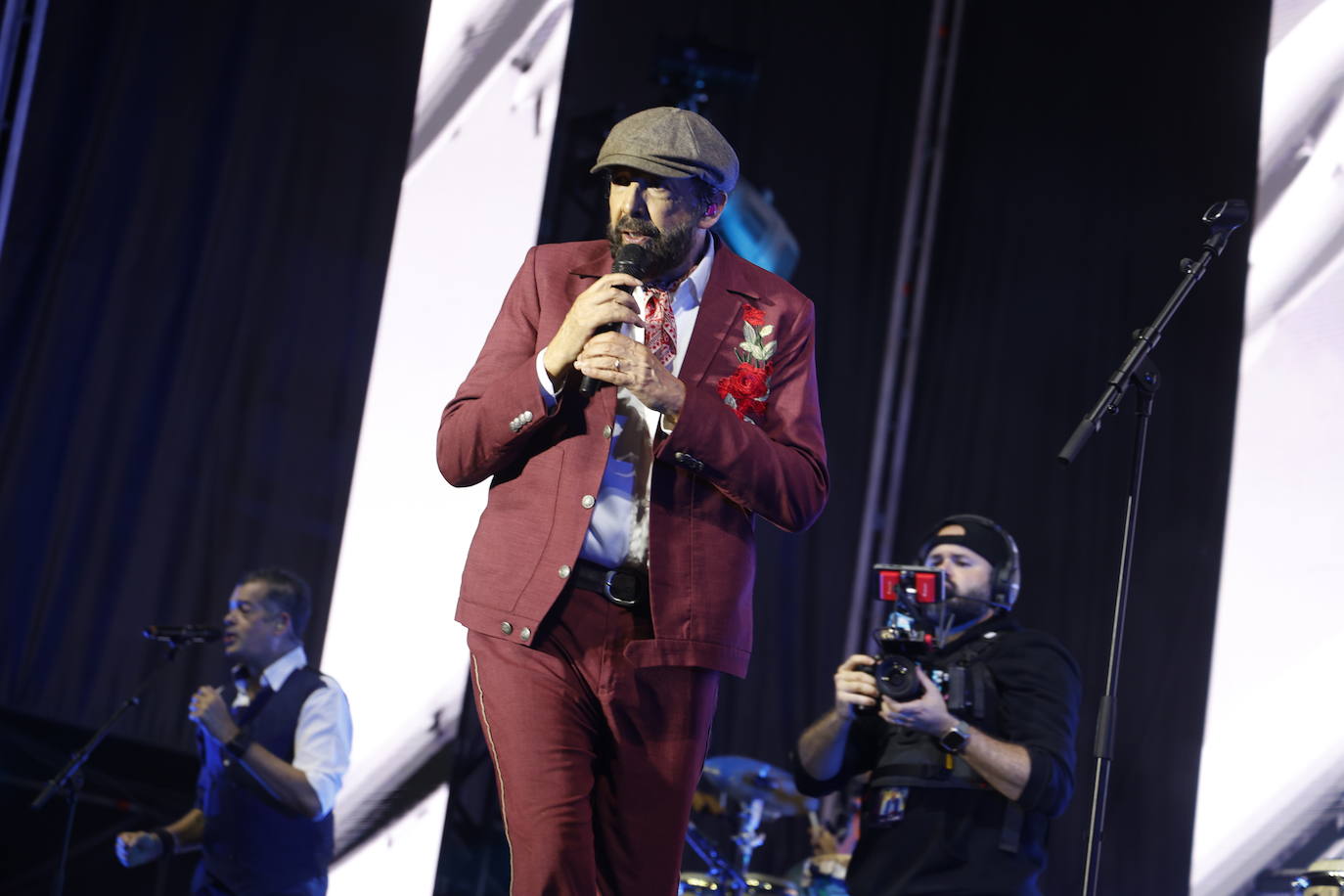 Juan Luis Guerra pone a Valencia a bailar bachata