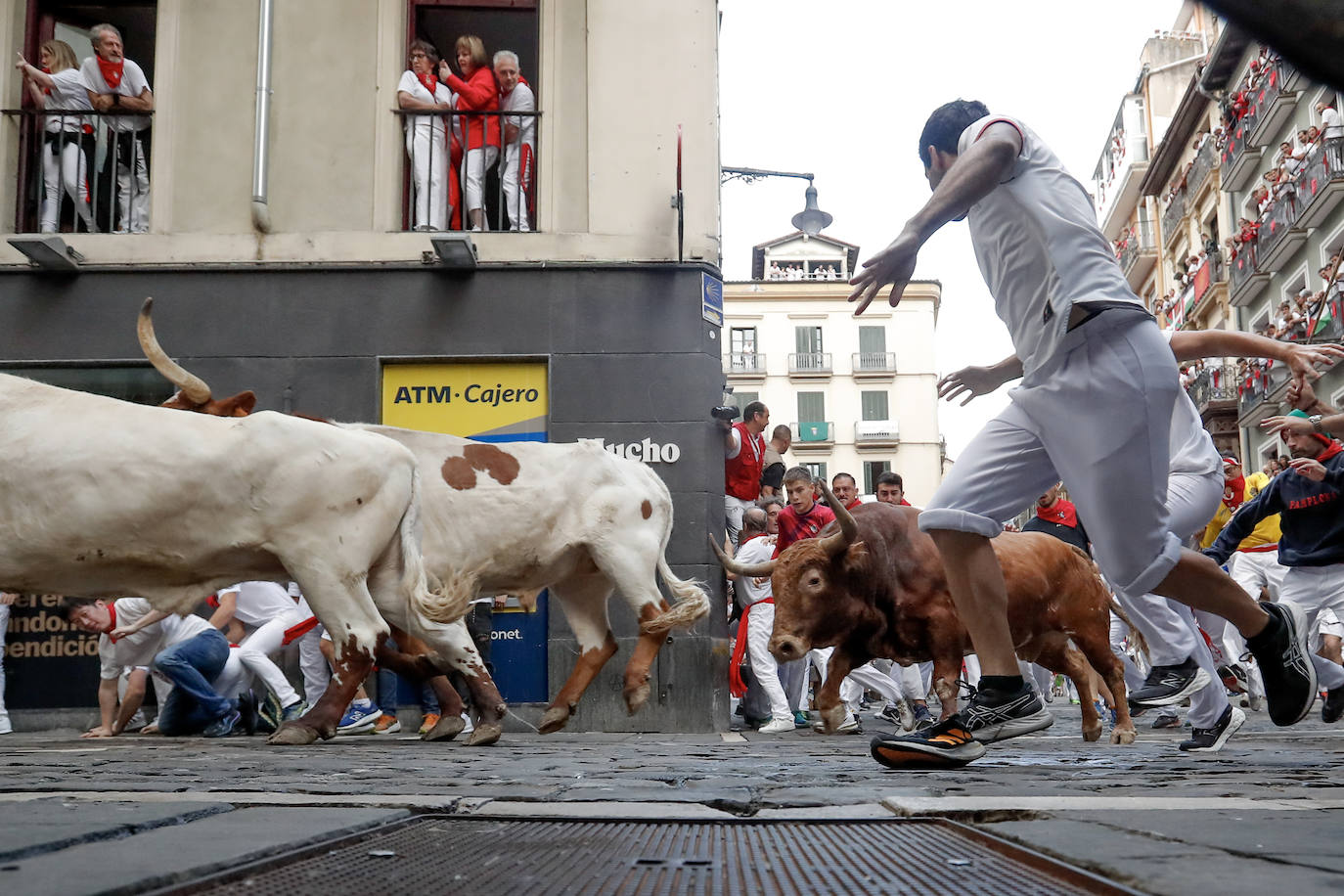 Las mejores imágenes del sexto encierro de San Fermín 2024