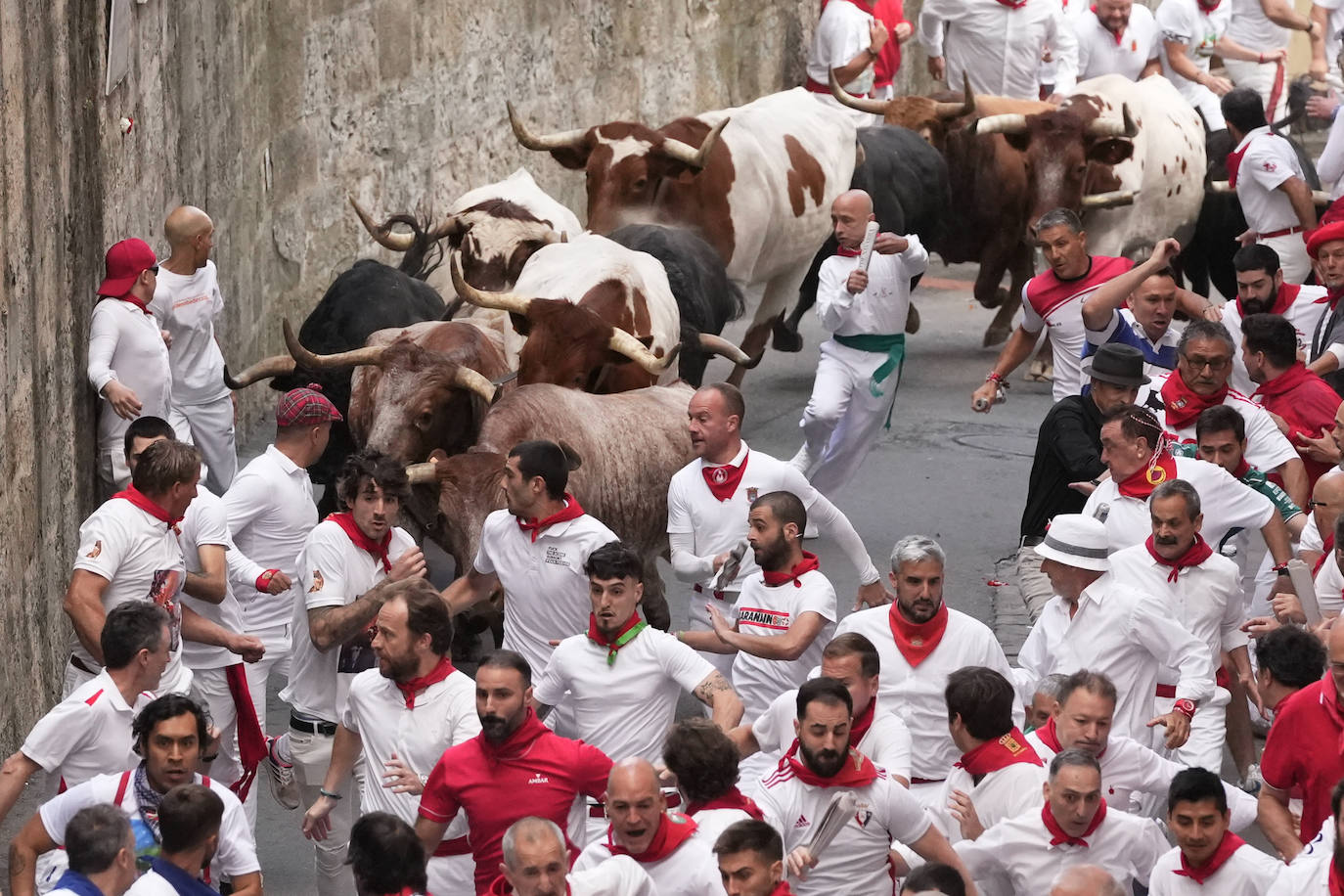 Las mejores imágenes del sexto encierro de San Fermín 2024