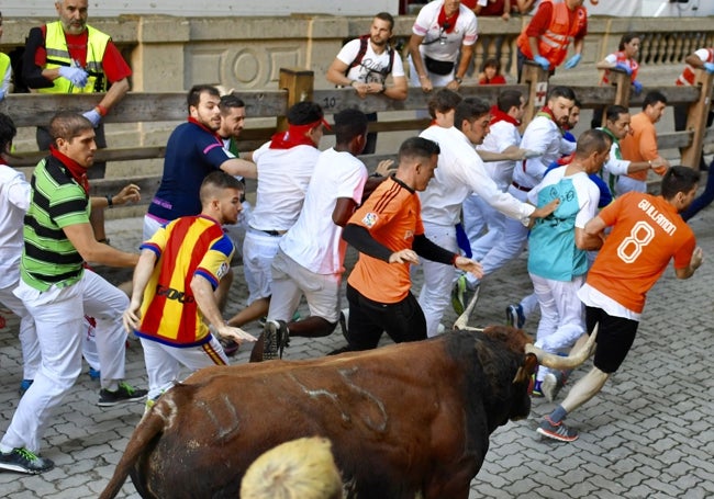 Los de la terreta se identifican fácil con las camisetas de la senyera o del Valencia C.F.