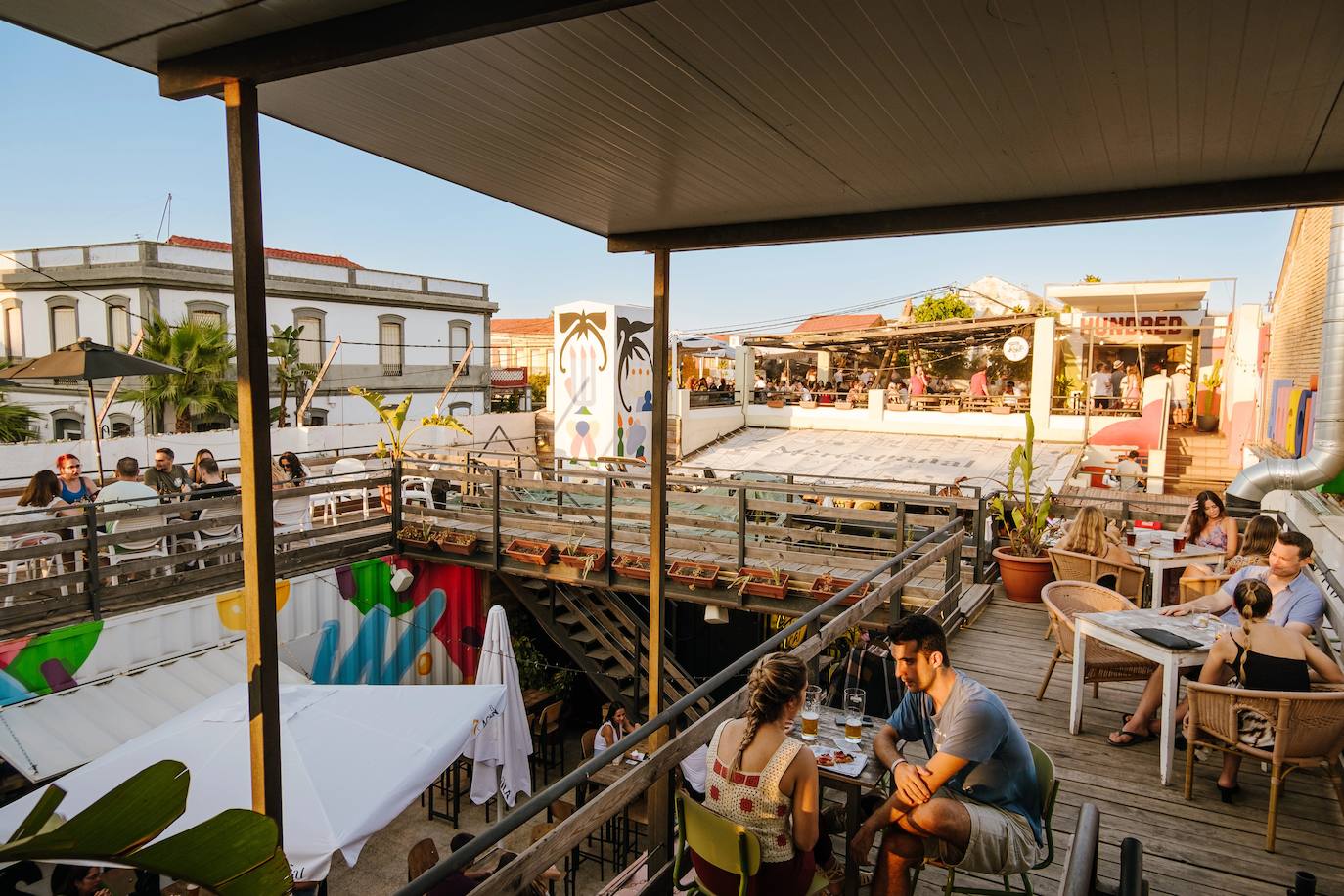 Terraza de Mercabanyal, en el barrio del Cabanyal.