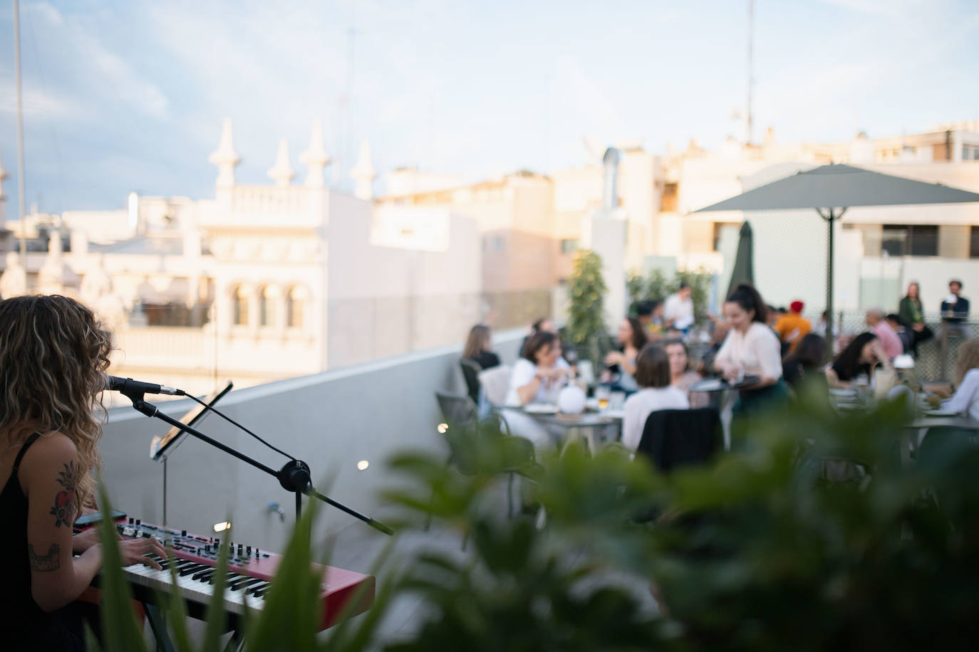 Actuación en directo en la terraza del hotel Palacio de Santa Clara.