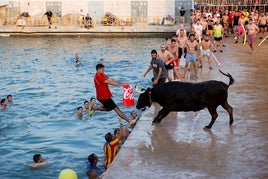 Celebración anual de 'bous a la mar' en Denia