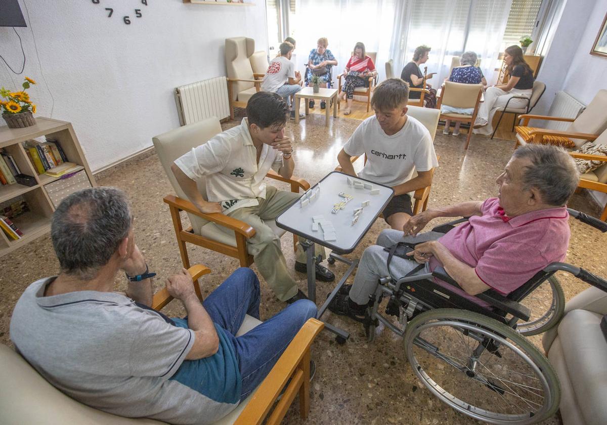 Una tarde de voluntariado en la residencia L'Acollida