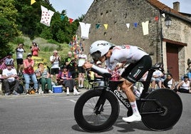 Ayuso, en la contrarreloj del Tour.