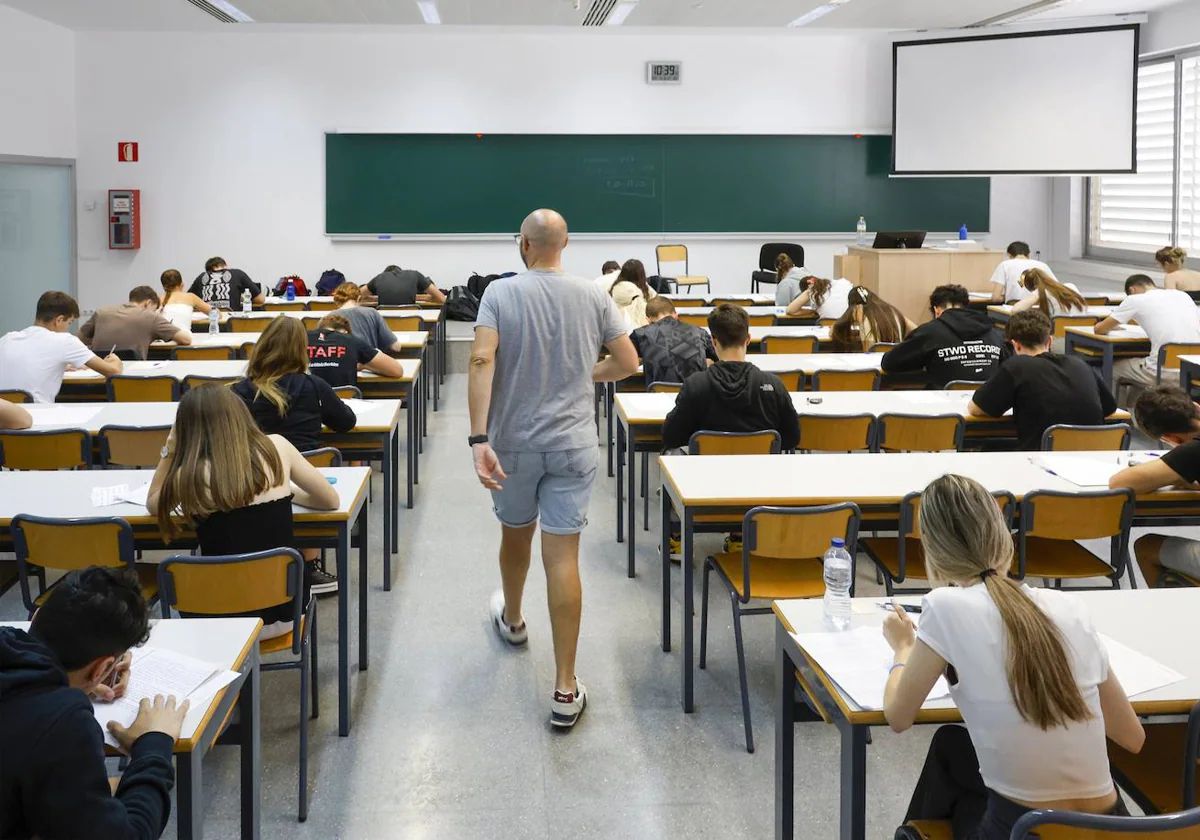 Estudiantes durante un examen de Selectividad