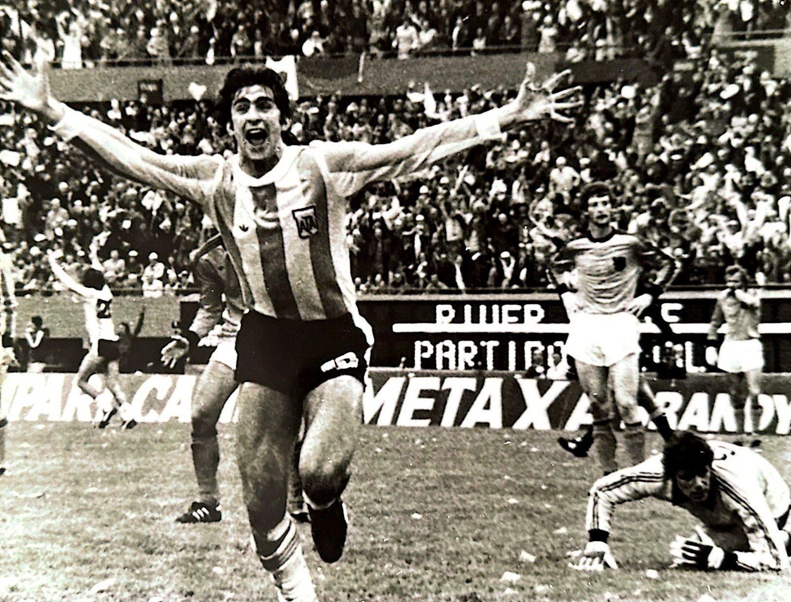 Kempes celebrando el gol de la final del Mundial del 78.