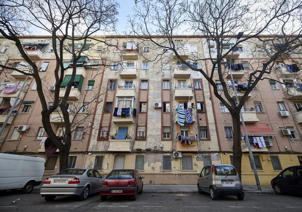 Barrio de Desamparados, muy cerca de la avenida del Cid y Tres Cruces.