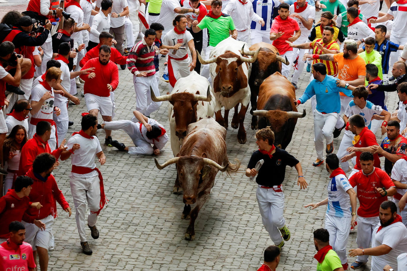 Las mejores imágenes del octavo encierro de San Fermín 2024