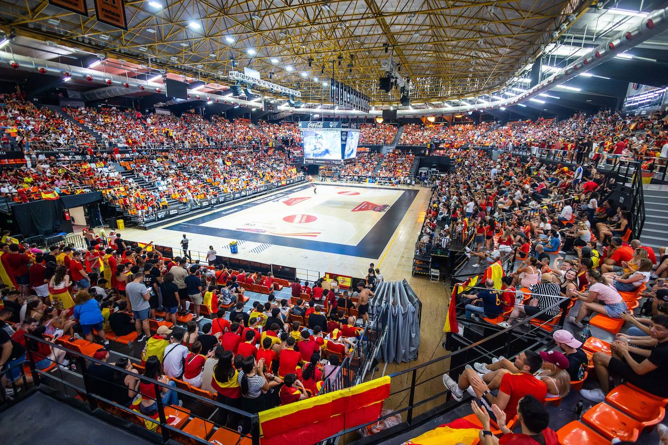 La Fonteta vibra con la final de España en la Eurocopa