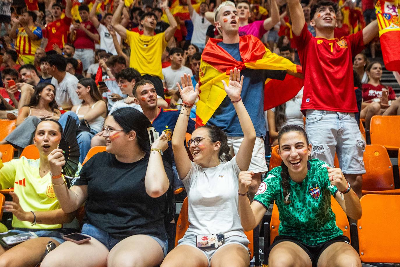 La Fonteta vibra con la final de España en la Eurocopa