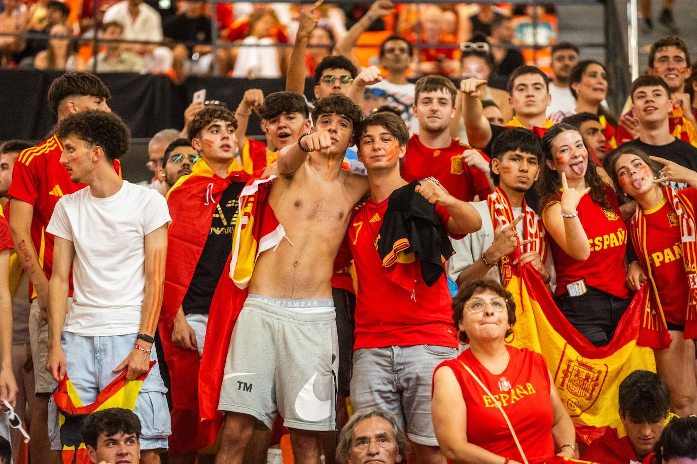 La Fonteta vibra con la final de España en la Eurocopa