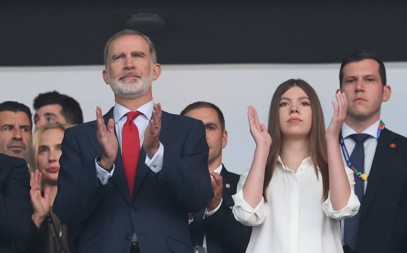 La infanta Sofía, todo al rojo para disfrutar de la victoria de España en la Eurocopa