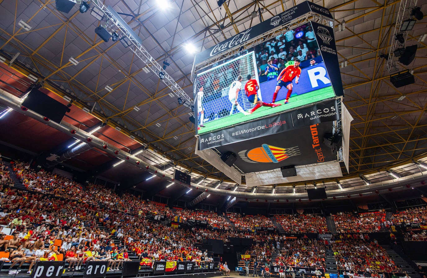 La Fonteta vibra con la final de España en la Eurocopa