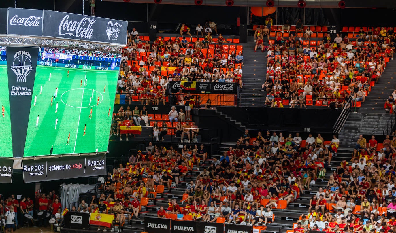 La Fonteta vibra con la final de España en la Eurocopa