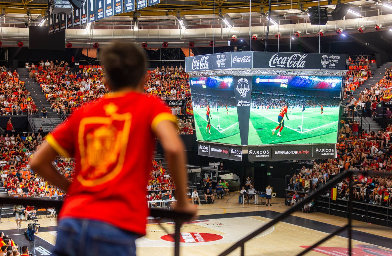 La Fonteta vibra con la final de España en la Eurocopa