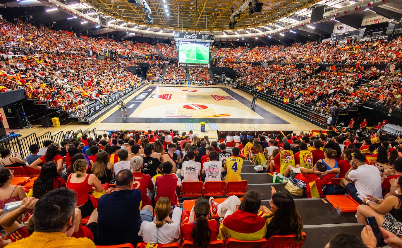 La Fonteta vibra con la final de España en la Eurocopa