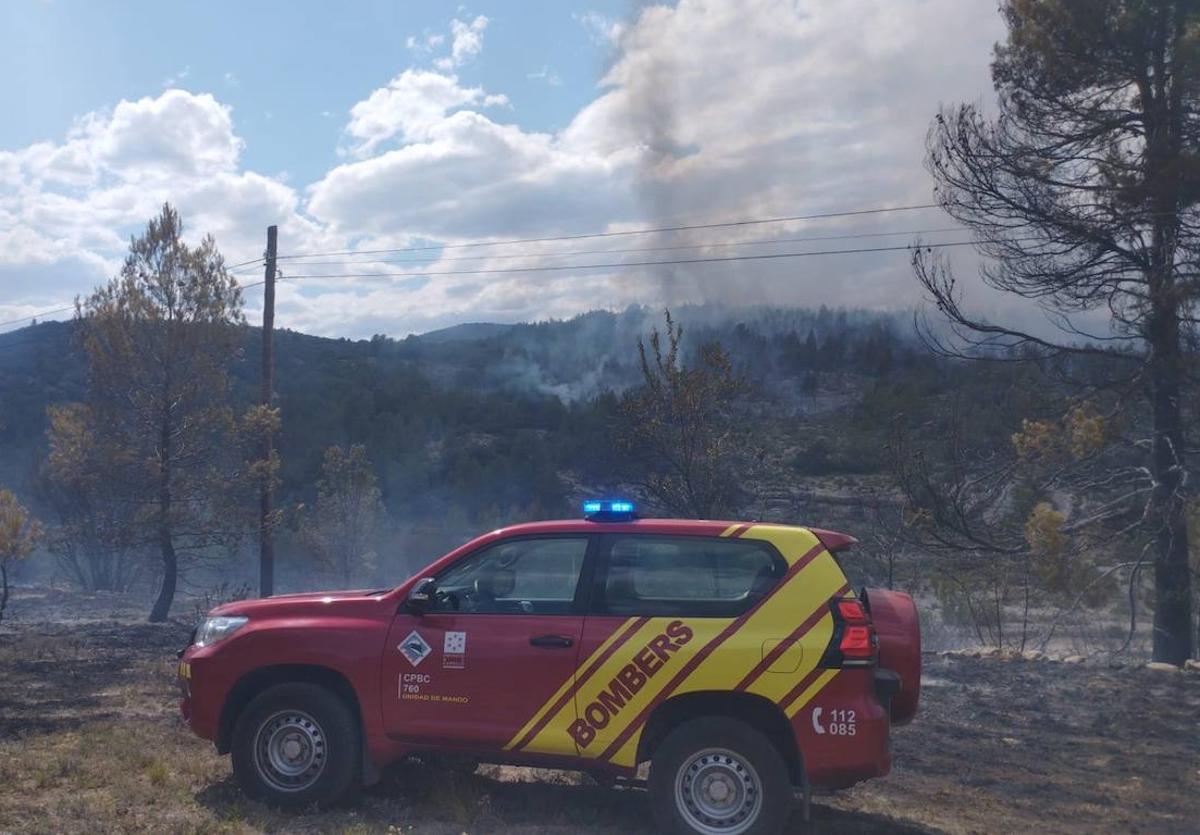 Bomberos del Consorcio Provincial de Castelón, en las labores de extinción del incendio de Morella.