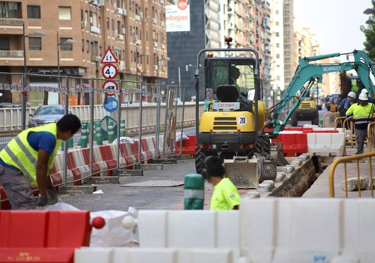 Trabajos en la avenida de Pérez Galdós.