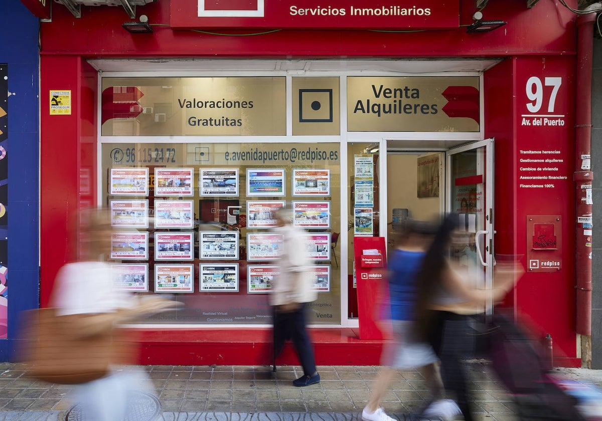 Los alquileres convencionales se reducen en Valencia y crecen los de corta duración.