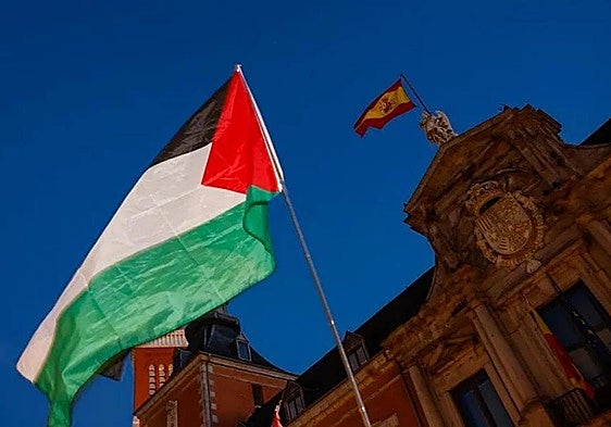 Un barco de ayuda humanitaria con destino a Palestina atraca en Dénia (Alicante)