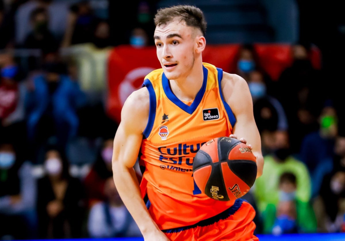 Millán Jiménez con la camiseta del Valencia Basket.