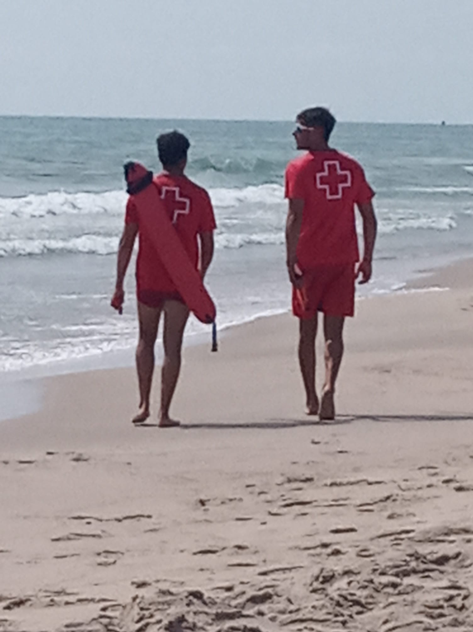 La reapertura de las playas de Valencia afectadas por el vertido de fuel, en imágenes