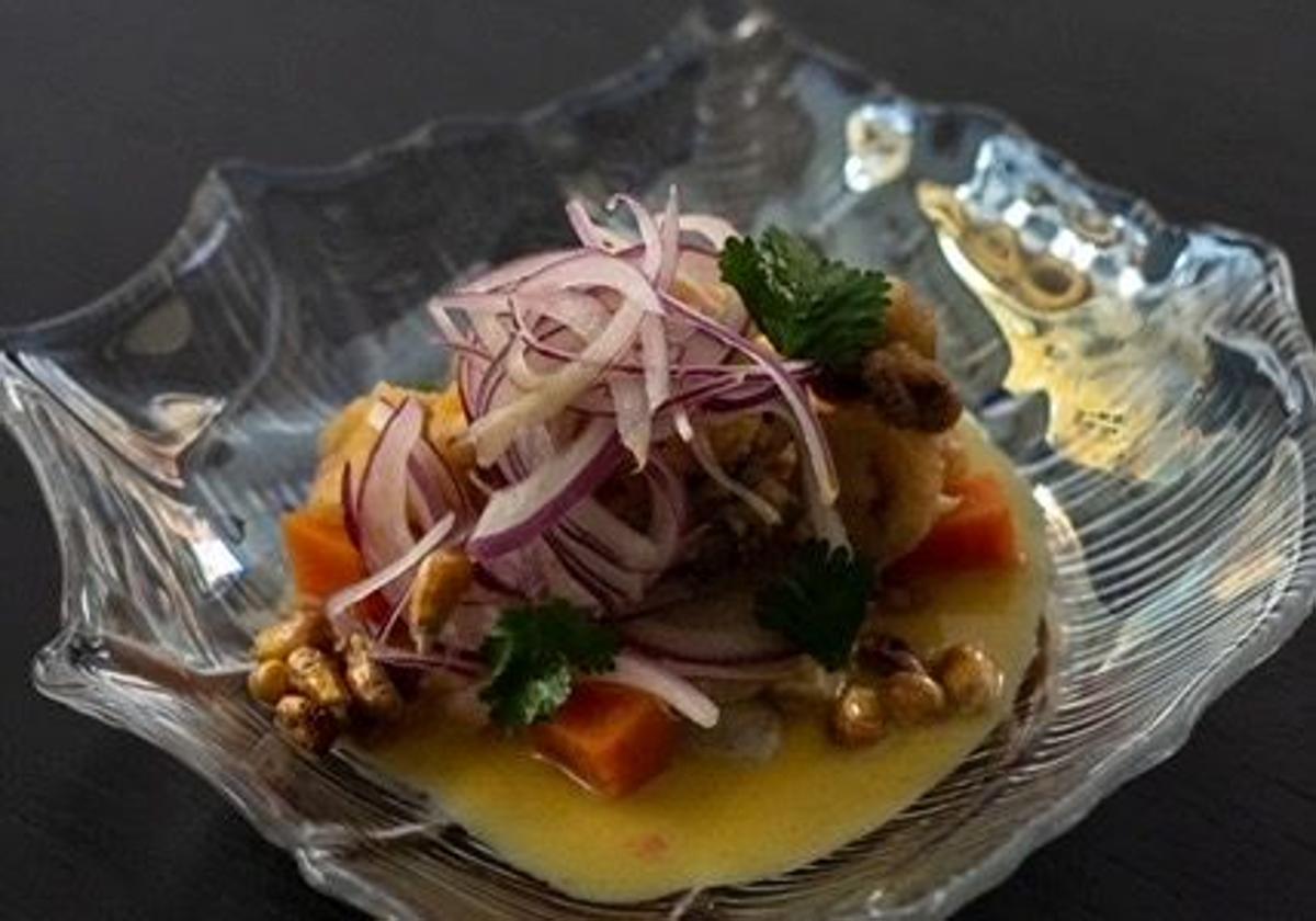 Plato de ceviche al ají amarillo de Lima.