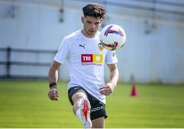 Fran Pérez durante un entrenamiento en Paterna.