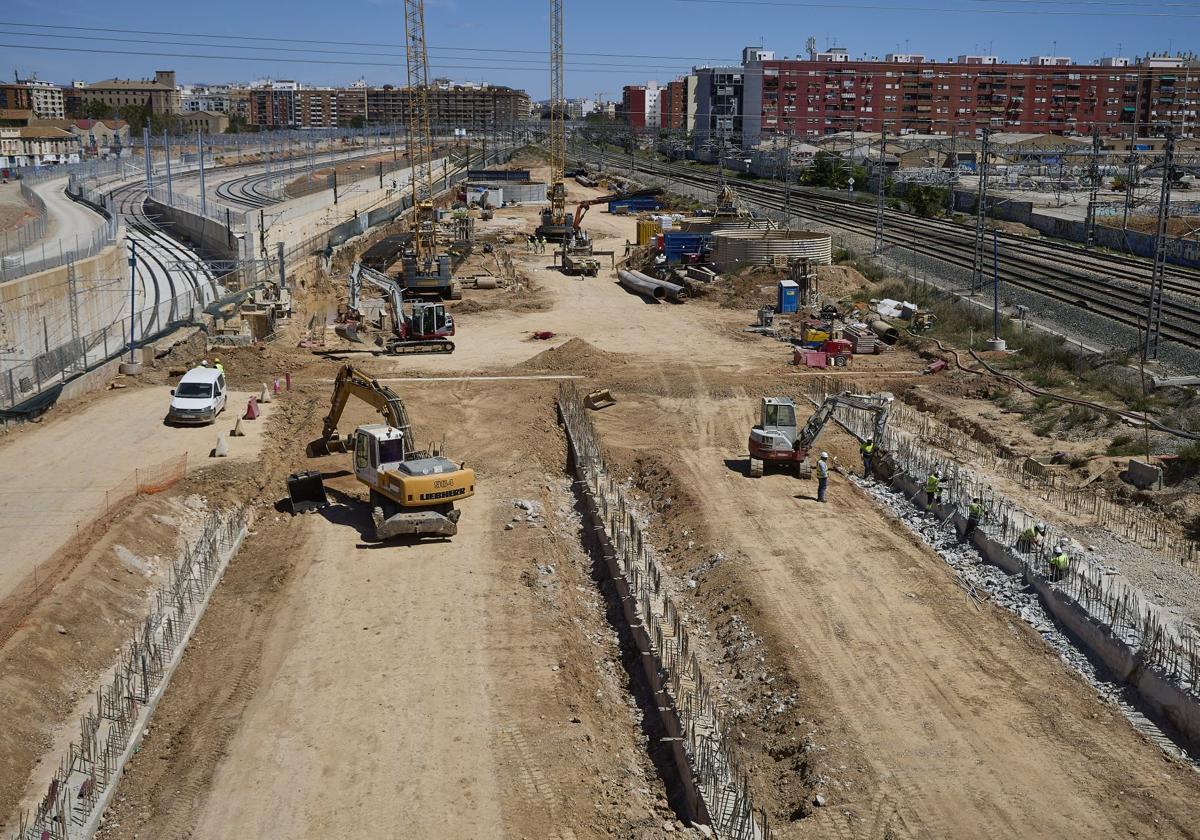 Las obras ferroviarias traen cortes y cambios de horarios en la Comunitat