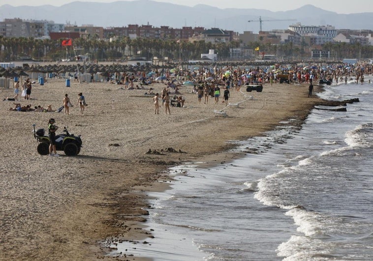 La mancha en la playa del Cabanyal.