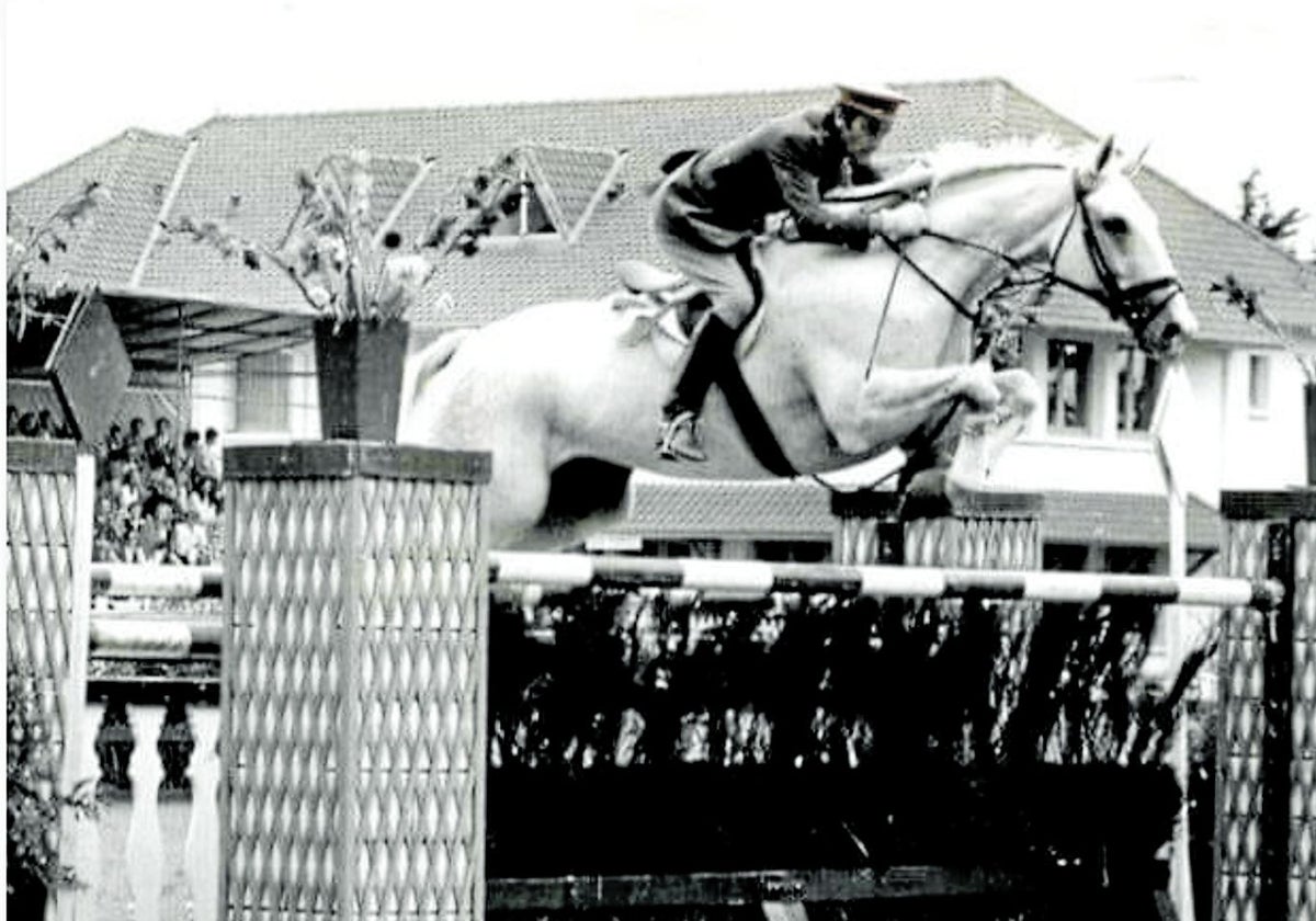 Martínez de Vallejo, en un salto durante una competición.