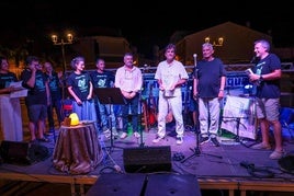 Momento de la entrega del premio al alcalde de Alzira.