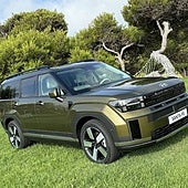 4,83 metros de longitud, 1,90 de ancho y 1,72 metros de altura.