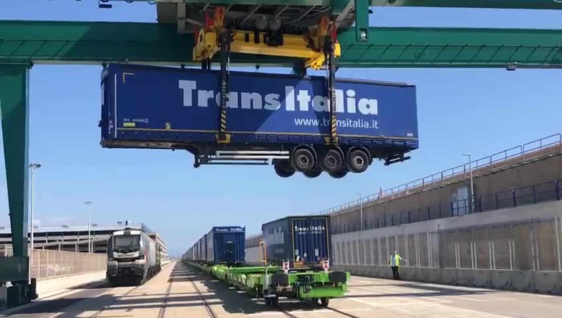 La autopista ferroviaria que unirá Valencia con Madrid transportará 10.000 contenedores al año