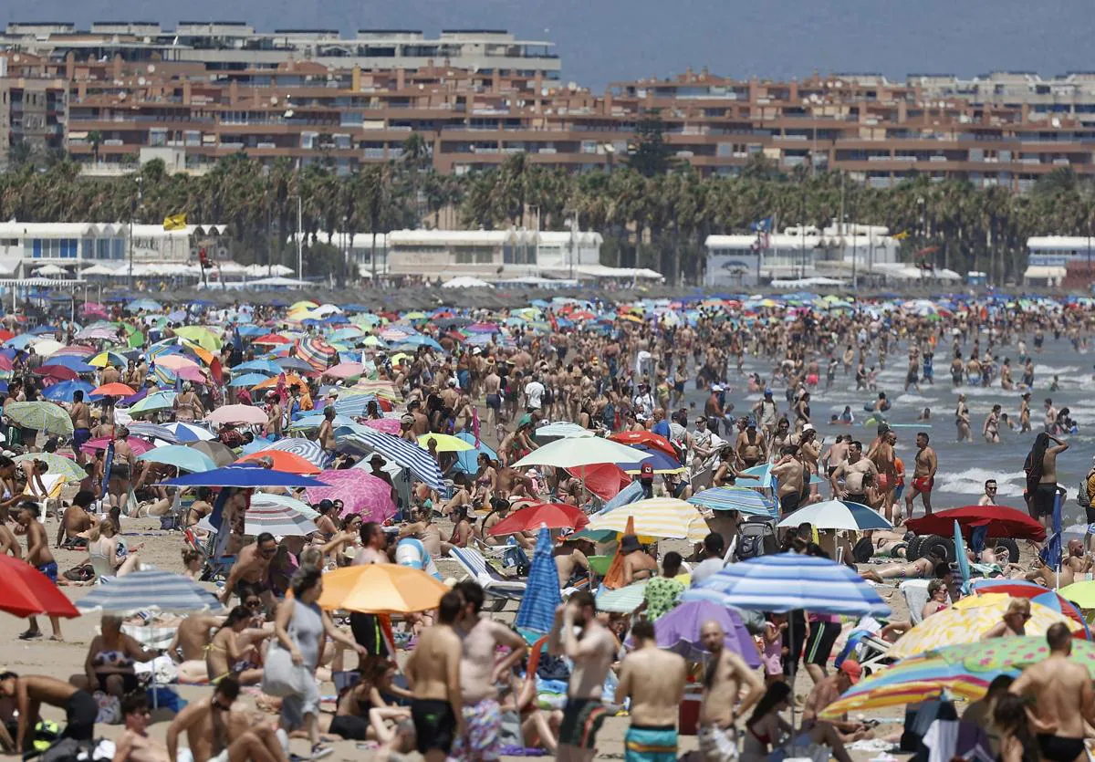 Aemet anuncia la llegada inminente de otra ola de calor a la Comunitat Valenciana con temperaturas de hasta 39 grados 