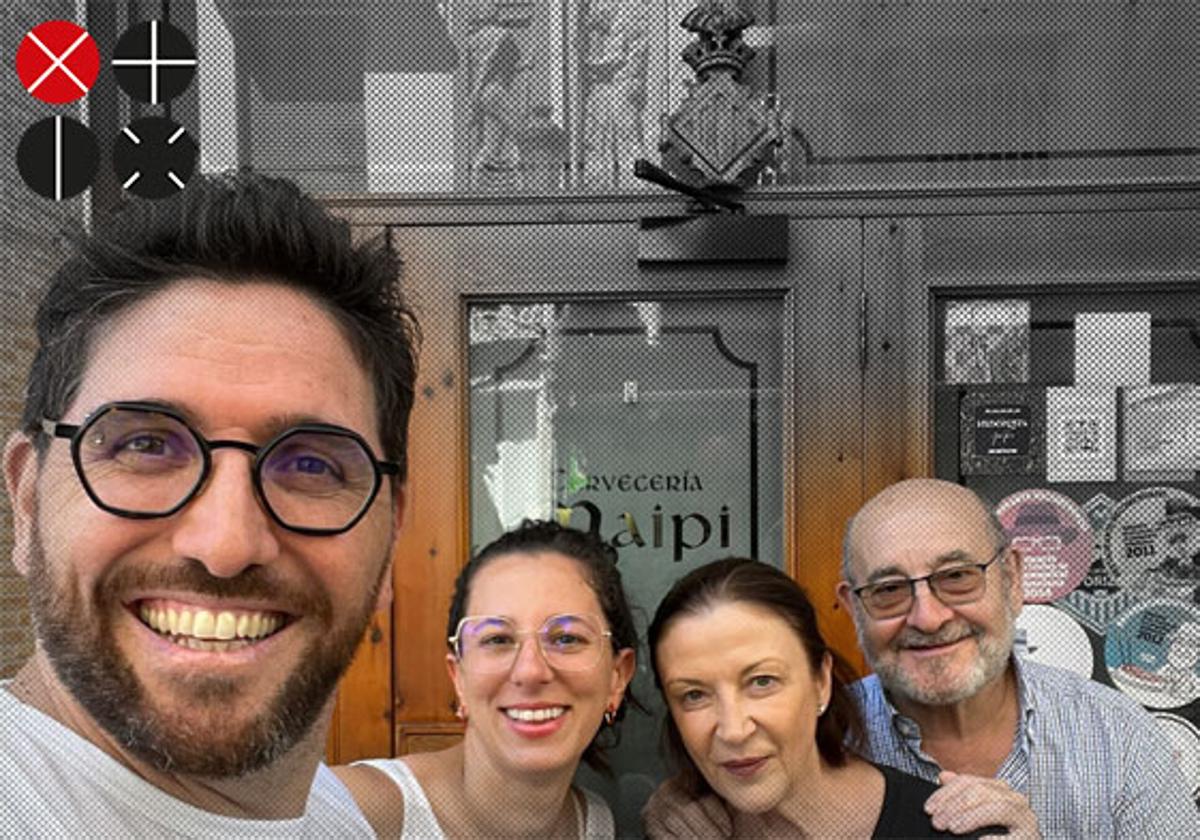 Germán y Carito posan junto a Gabi y Pilar, dos parejas hosteleras de nivel.