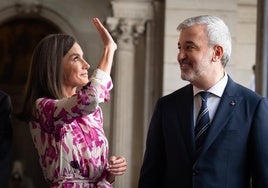 La Reina Letizia se rinde a uno de los colores de moda, el buganvilla