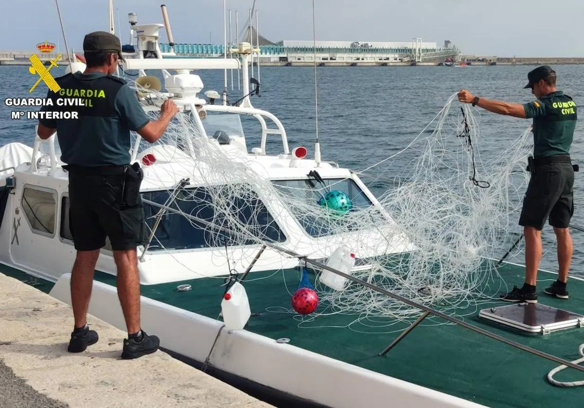 Retirado un método de pesca ilegal de las aguas de Torrevieja 