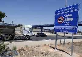 Un radar de tramo en la autopista A-3.