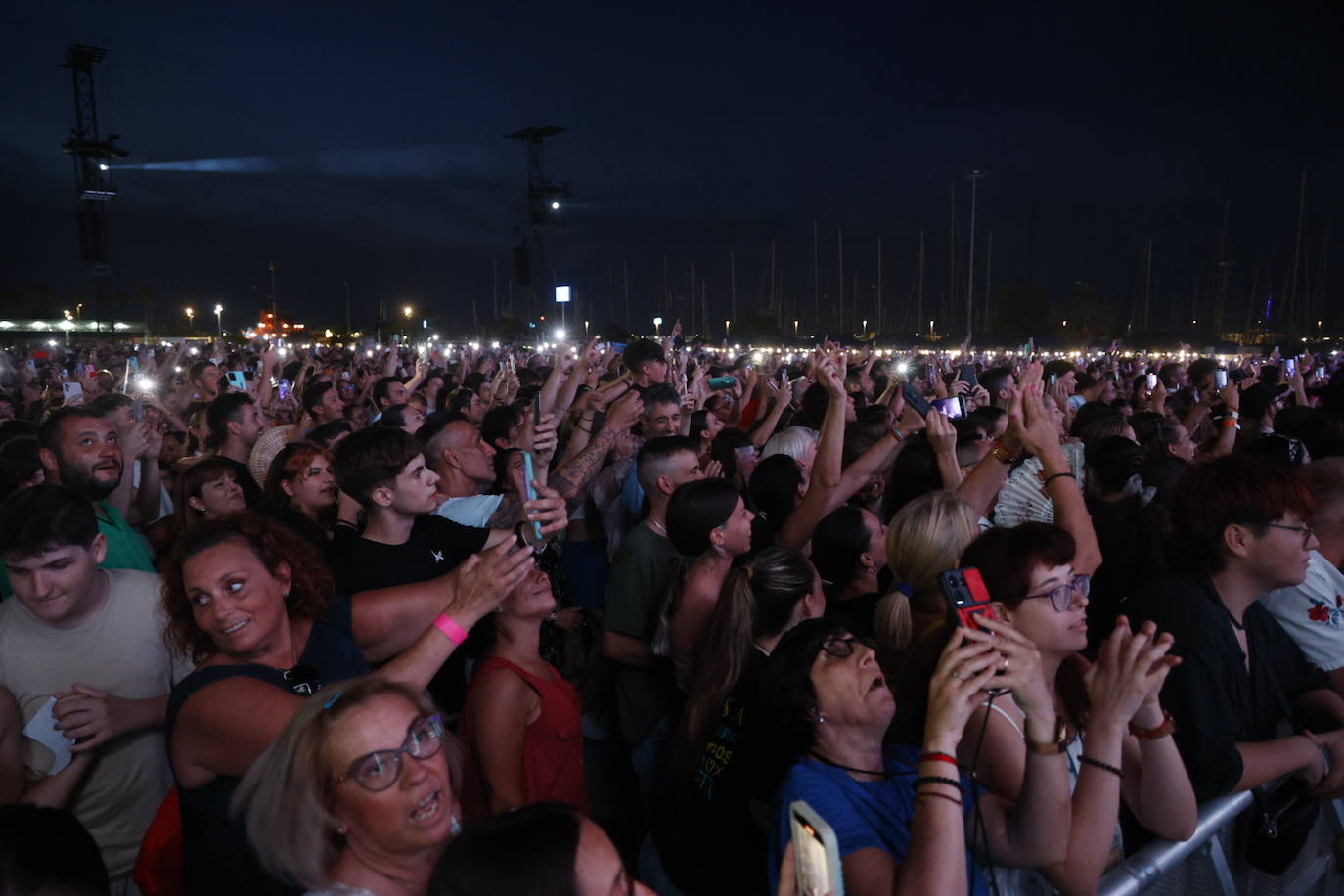 Melendi pone a bailar a Valencia con su gira &#039;20 años sin noticias&#039;