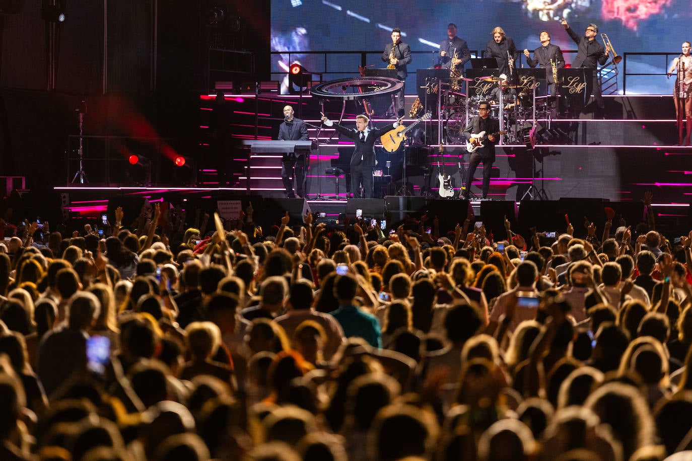 Luis Miguel se da un baño de masas en Valencia