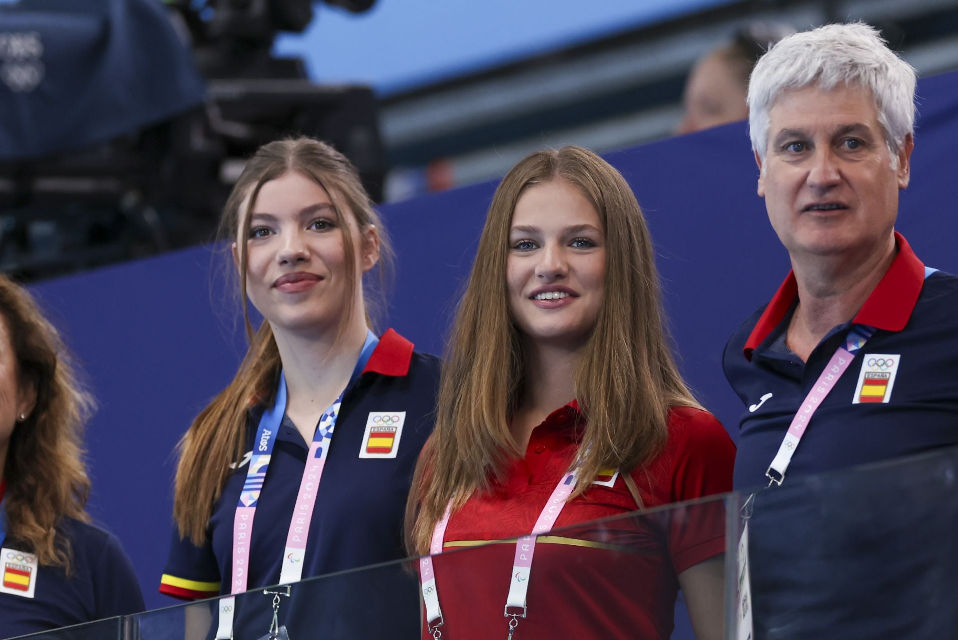 Leonor y Sofía vibran con la selección de waterpolo en su segundo día en los Juegos Olímpicos