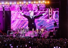 Luis Miguel este sábado durante su concierto en el estado Ciutat de València.