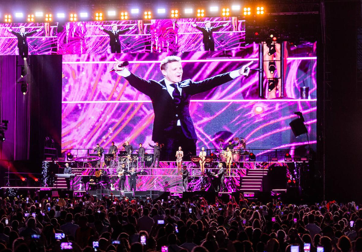 Luis Miguel este sábado durante su concierto en el estado Ciutat de València.