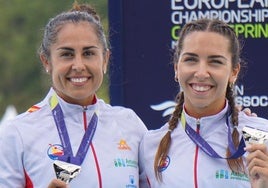 Antía Jácome y María Corbera celebran la medalla de plata en el Campeonato Europeo de Múnich.