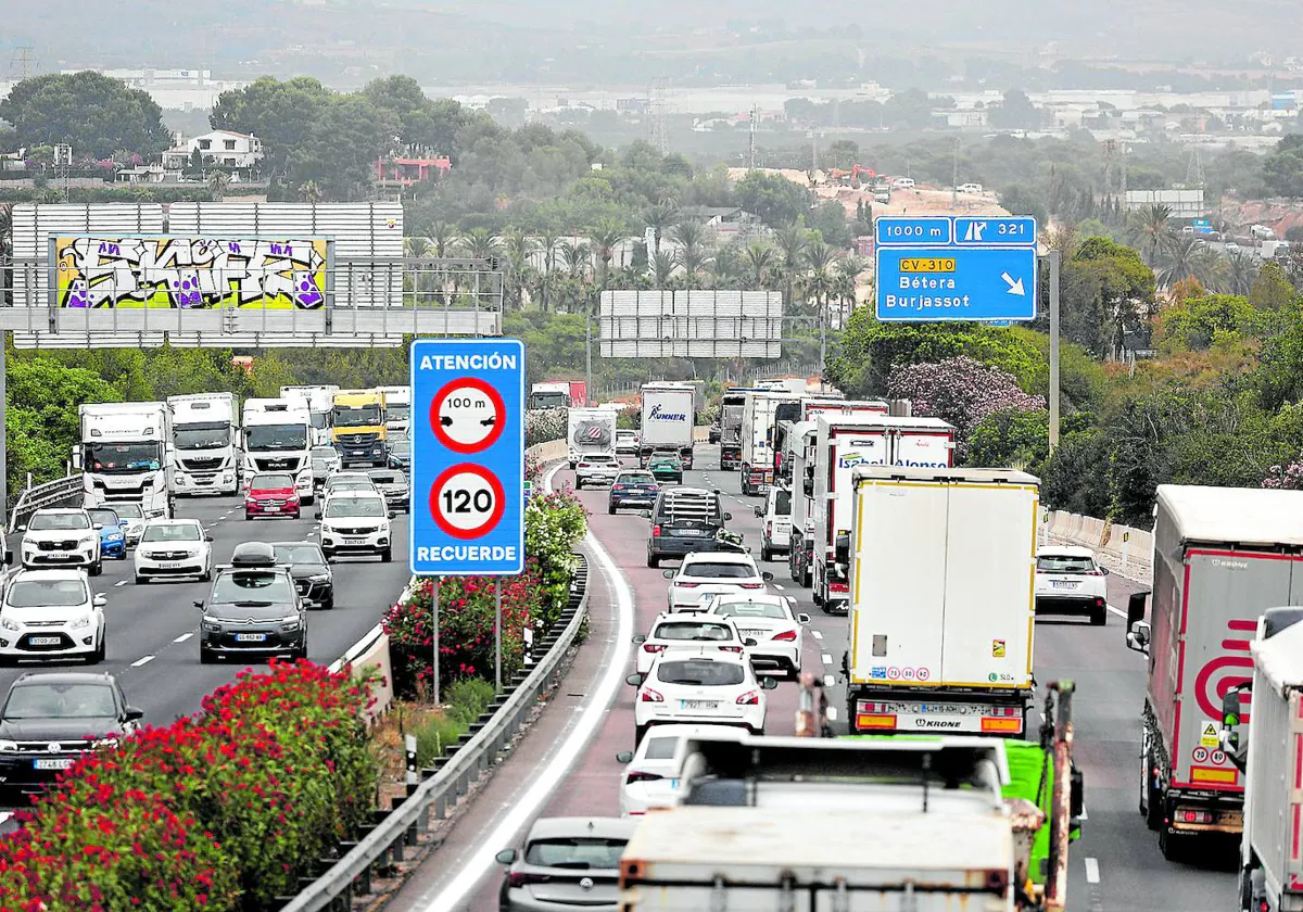 El caos en el by-pass, un embudo para 112.000 vehículos cada día 