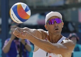 Pablo Herrera, durante el primer partido de la cita olímpica de París.